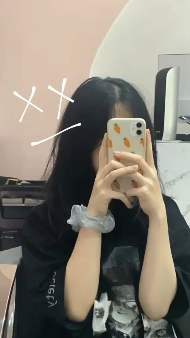 Ảnh chụp trước gương che mặt nữ tóc dài đẹp lung linh