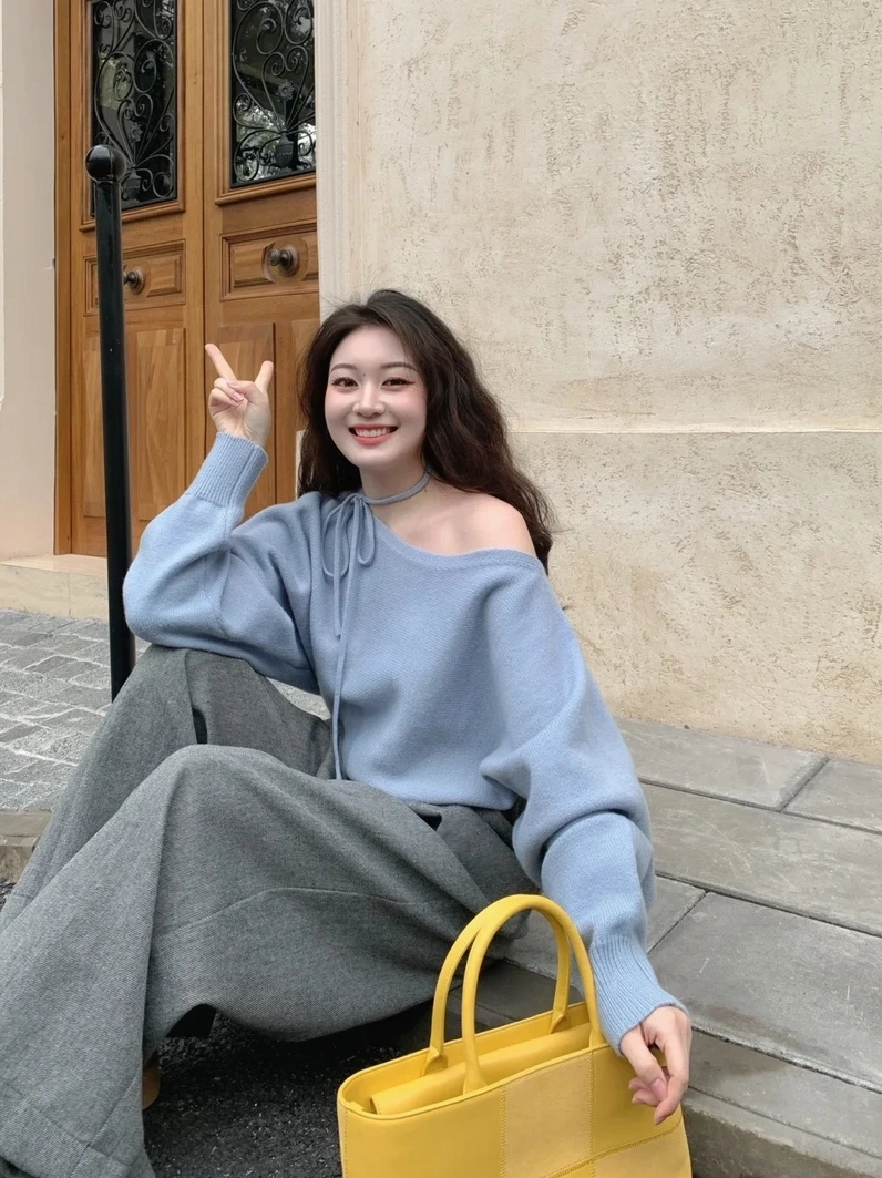 Ảnh gái mặc áo trễ vai sexy cuốn hút mọi ánh nhìn xung quanh không thể rời mắt