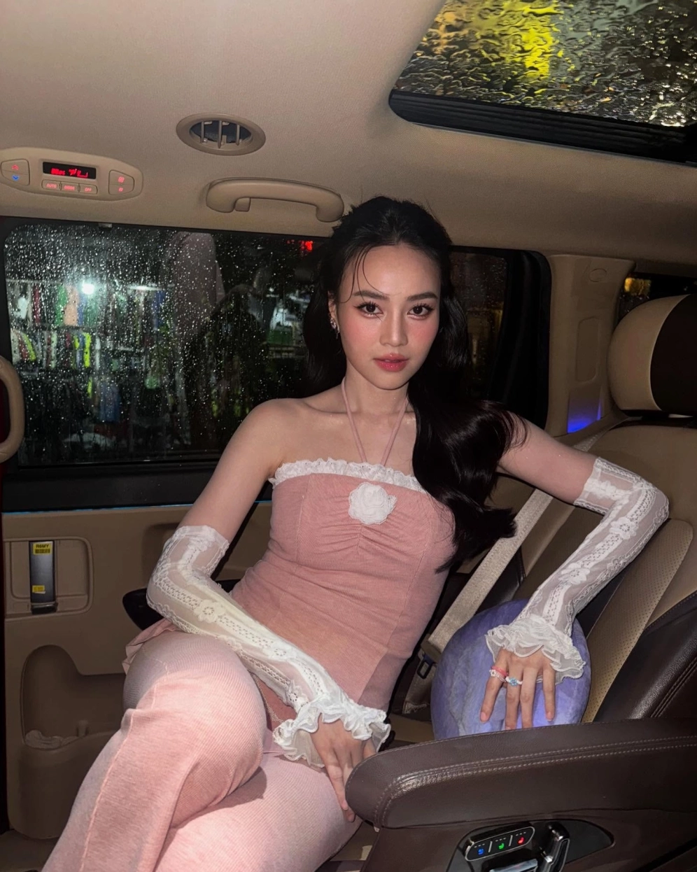 Ảnh gái xinh chất lượng cao sắc nét đến từng đường nét trên khuôn mặt