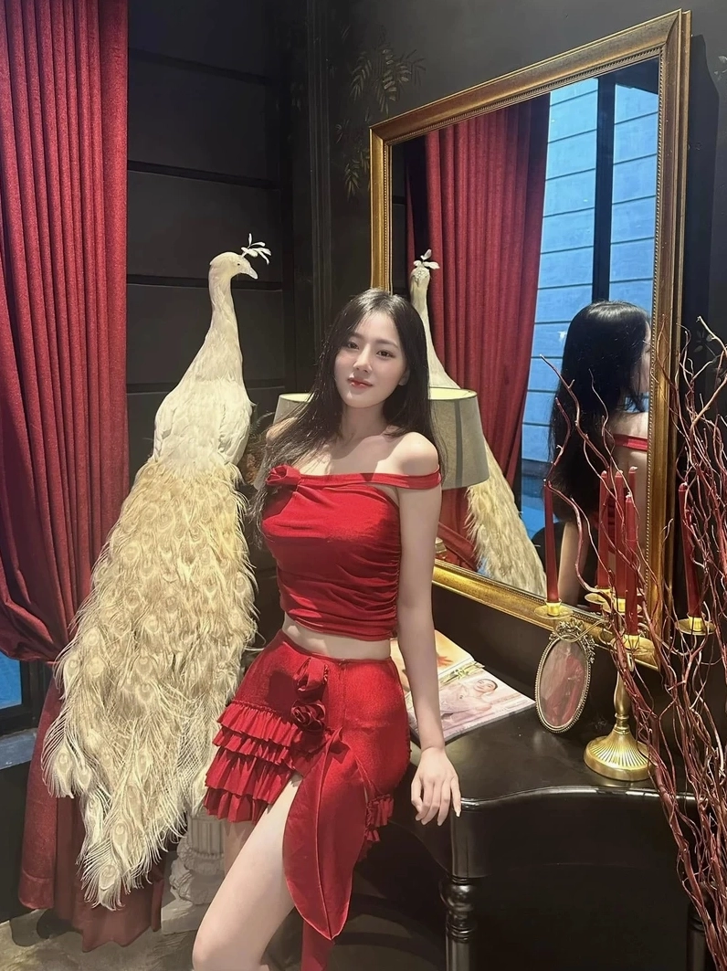 Ảnh girl xinh 2003 toát lên vẻ đẹp thanh thoát và dễ mến