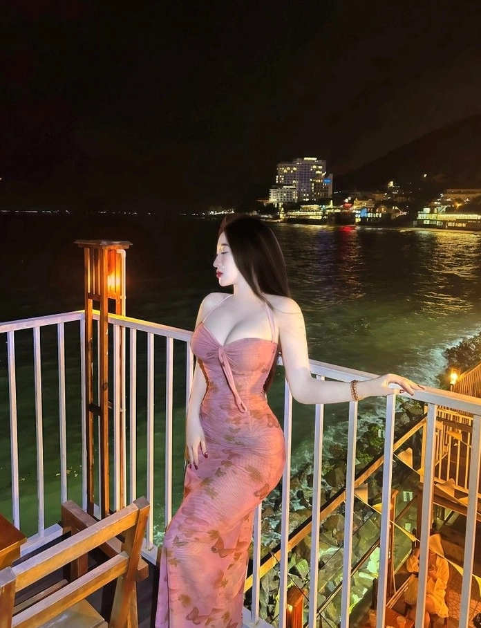 Ảnh nền gái xinh mang đậm phong cách trẻ trung hiện đại