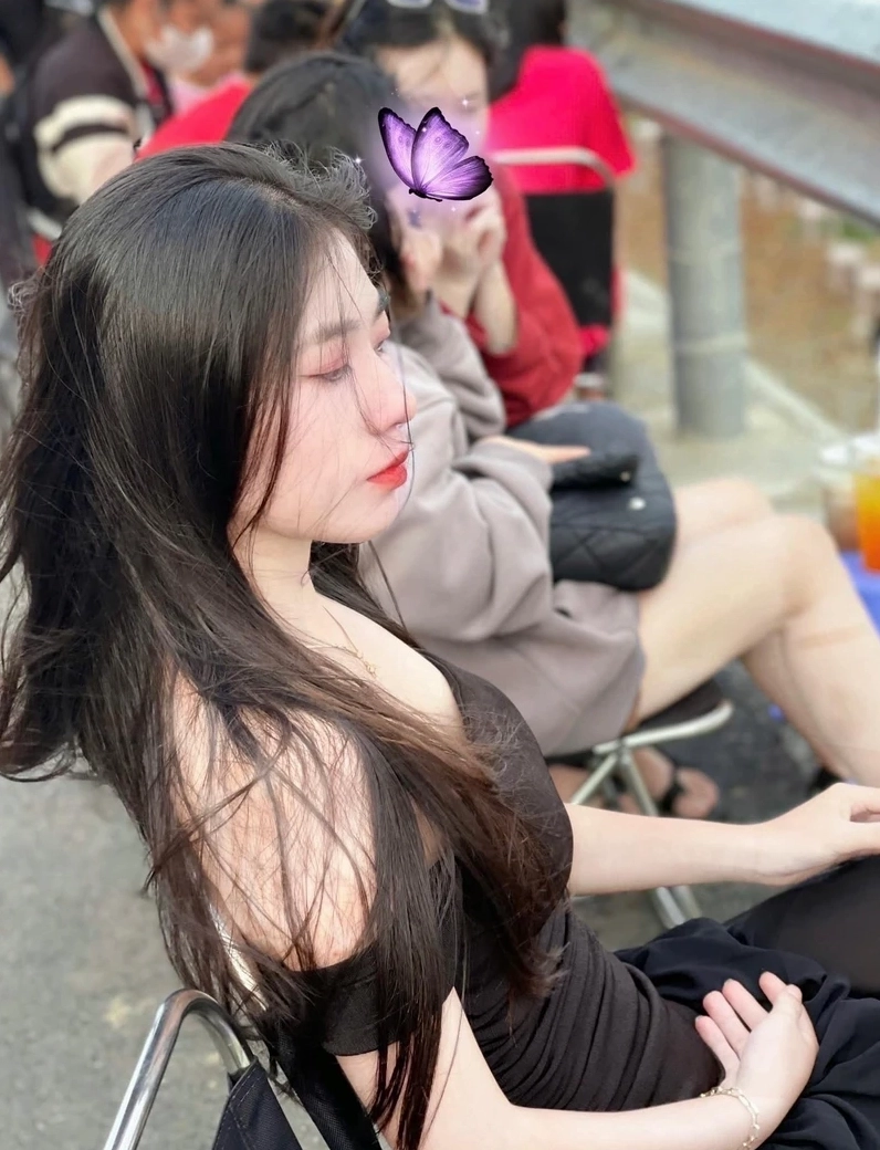 Ảnh nữ sinh cấp 3 sinh năm 2003 đầy dễ thương và dịu dàng