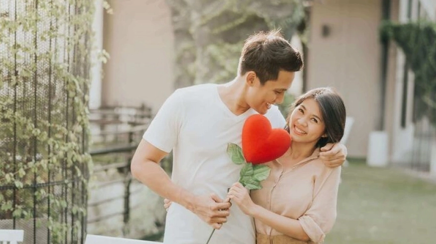 Tuyển tập hình ảnh cô gái cổ vũ bóng đá cuốn hút nhất 13 Bạn gái khoe túi xách hàng hiệu