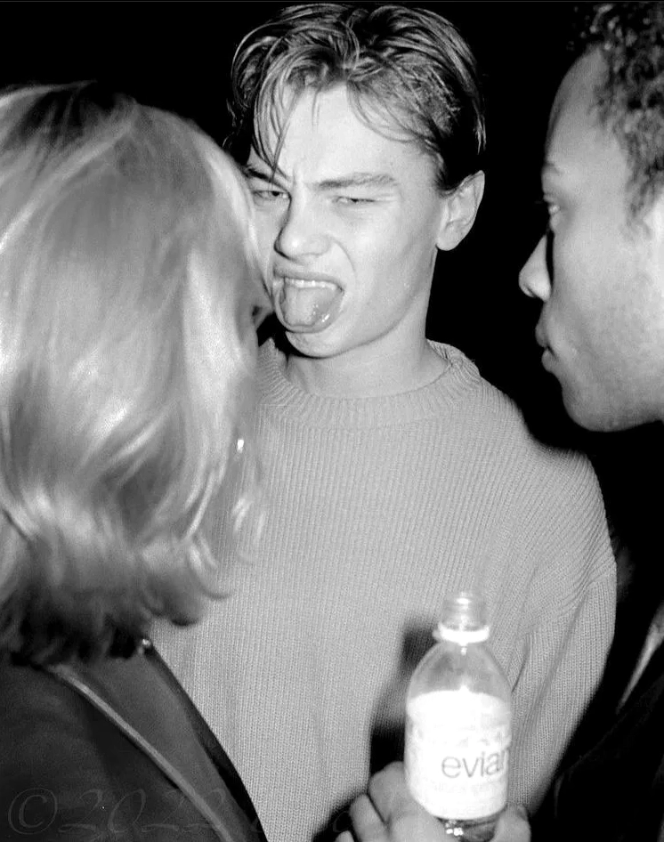 Trọn bộ ảnh Leonardo DiCaprio meme hài hước nhất hiện nay 12 Bức ảnh đang hot nhất mạng xã hội chính là leonardo dicaprio pointing meme