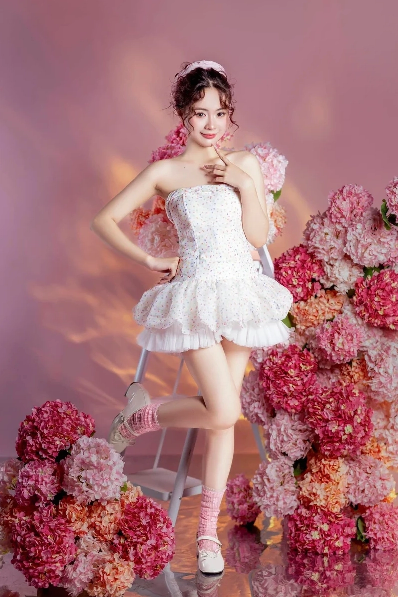 Bức ảnh mang đậm nét đẹp truyền thống pha lẫn hiện đại của con gái Việt Nam