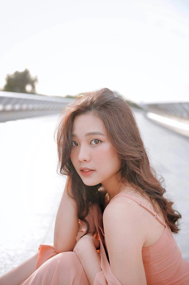 Bức ảnh một cô gái 2k xinh đẹp tựa nàng thơ làm say đắm người nhìn