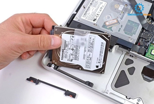 cach-thay-o-cung-laptop-1