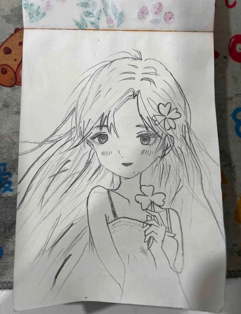 Chibi cô gái đang ôm chú gấu bông nhỏ