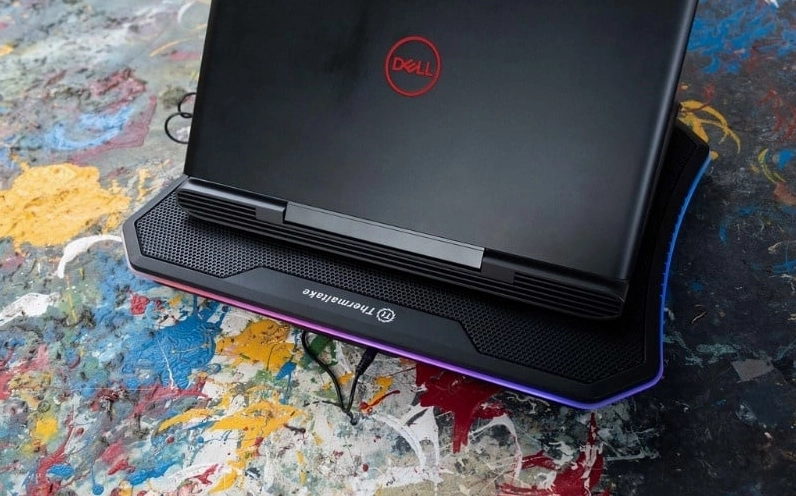 Chọn mua đế tản nhiệt có kích thước vừa vặn với chiếc laptop đang sử dụng