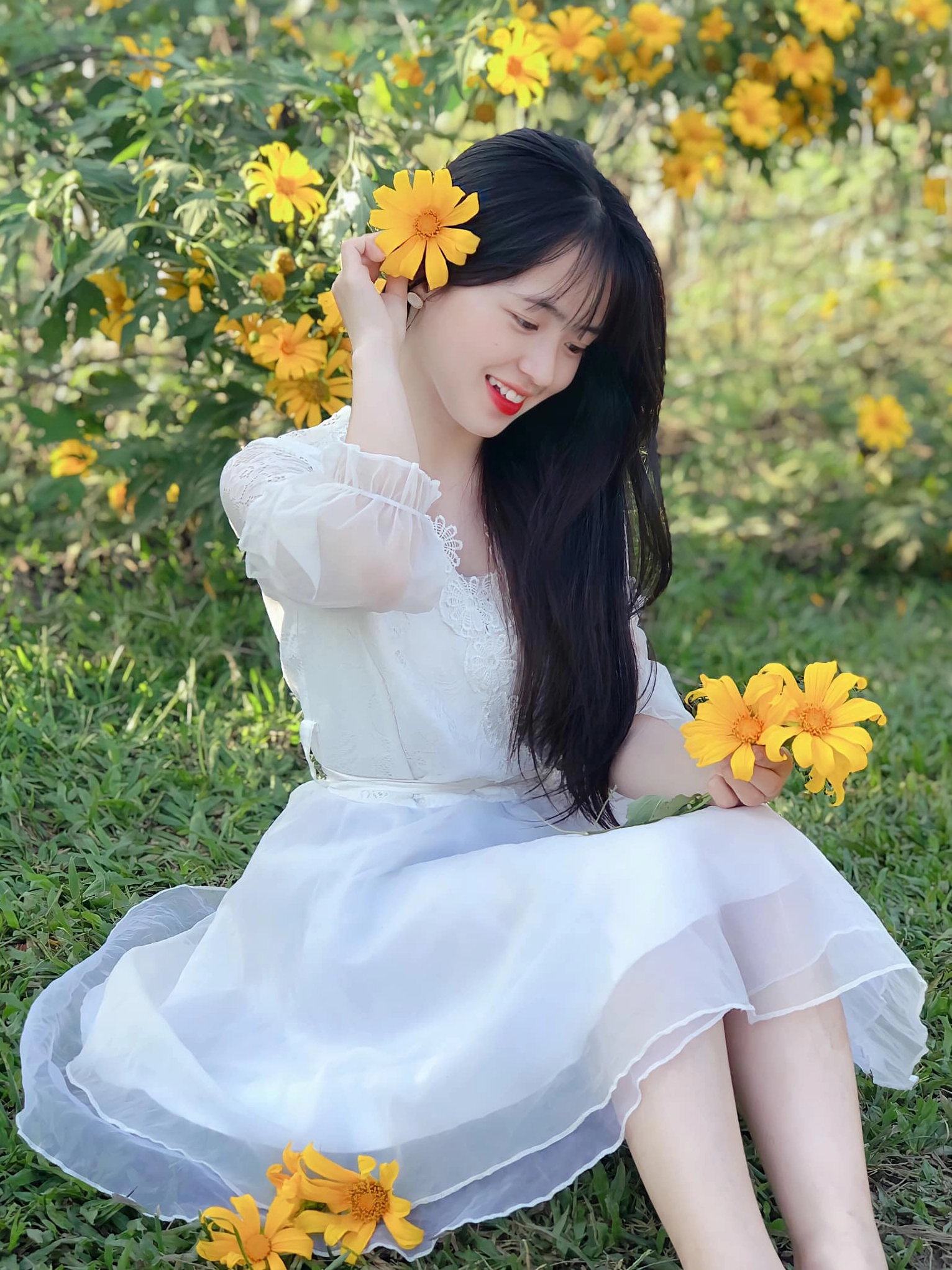 Cô bé bán lê ngày nào giờ đã thành thiếu nữ xinh đẹp