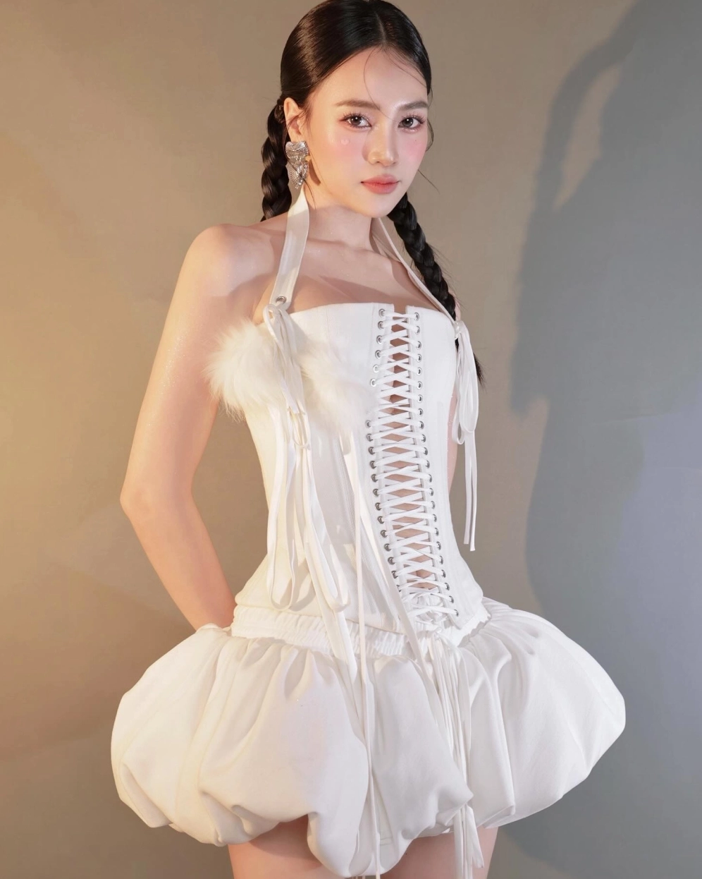 Cô nàng xinh đẹp khoe sắc rực rỡ trong bức ảnh đại diện trang cá nhân