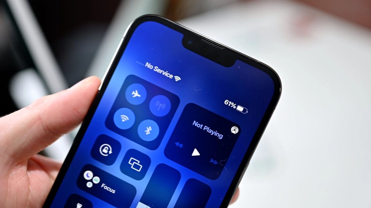 Điện thoại iPhone hiển thị thông báo không có dịch vụ trên thanh trạng thái