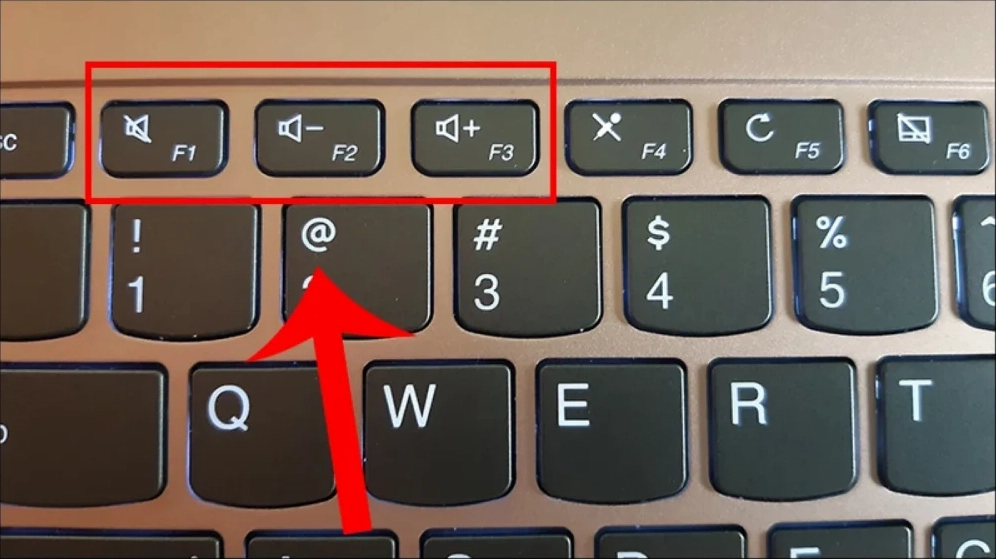 Điều chỉnh âm lượng nhanh chóng bằng các nút vật lý trên bàn phím laptop