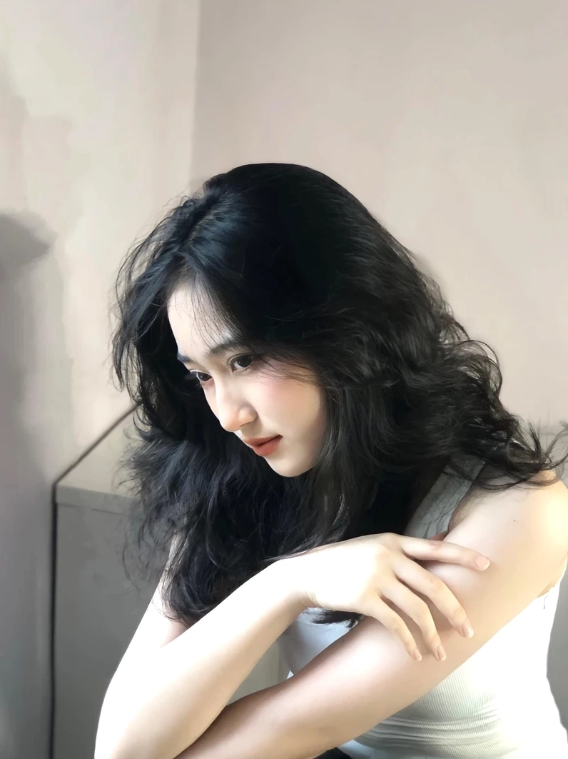Gái xinh 2k hot girl nổi bật với vẻ đẹp rực rỡ thu hút mọi ánh nhìn