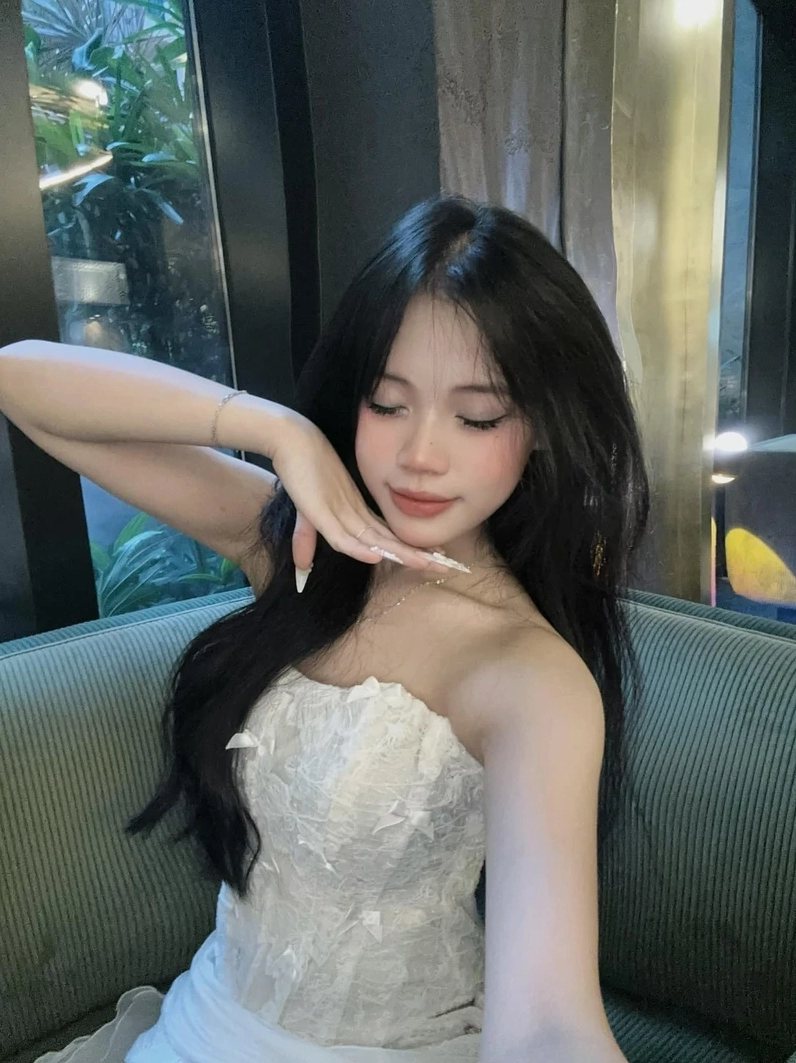 Gái xinh 2k3 nổi bật với vẻ ngoài dễ thương và tươi mới