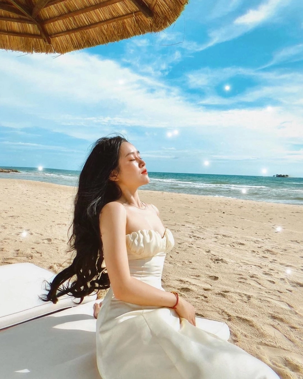 Trọn bộ 99 ảnh gái đẹp bãi biển quyến rũ vạn người mê 16 Gái xinh đi biển Đà Nẵng tạo dáng xinh đẹp trước khung cảnh biển
