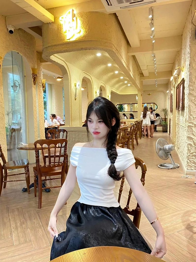 Gái xinh tóc ngắn che mặt mang đến nét quyến rũ và duyên dáng