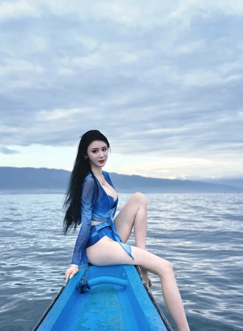Gái xinh Trung Quốc tạo dáng bikini chuyên nghiệp
