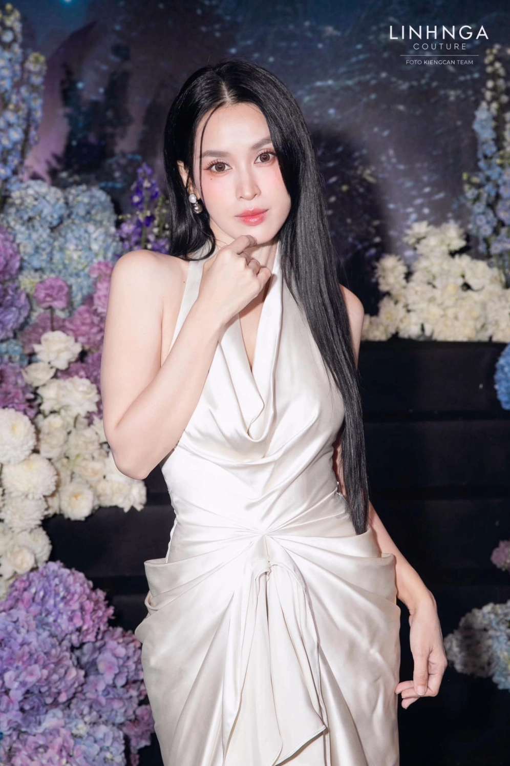 Gái xinh Việt Nam duyên dáng trong tà áo dài truyền thống