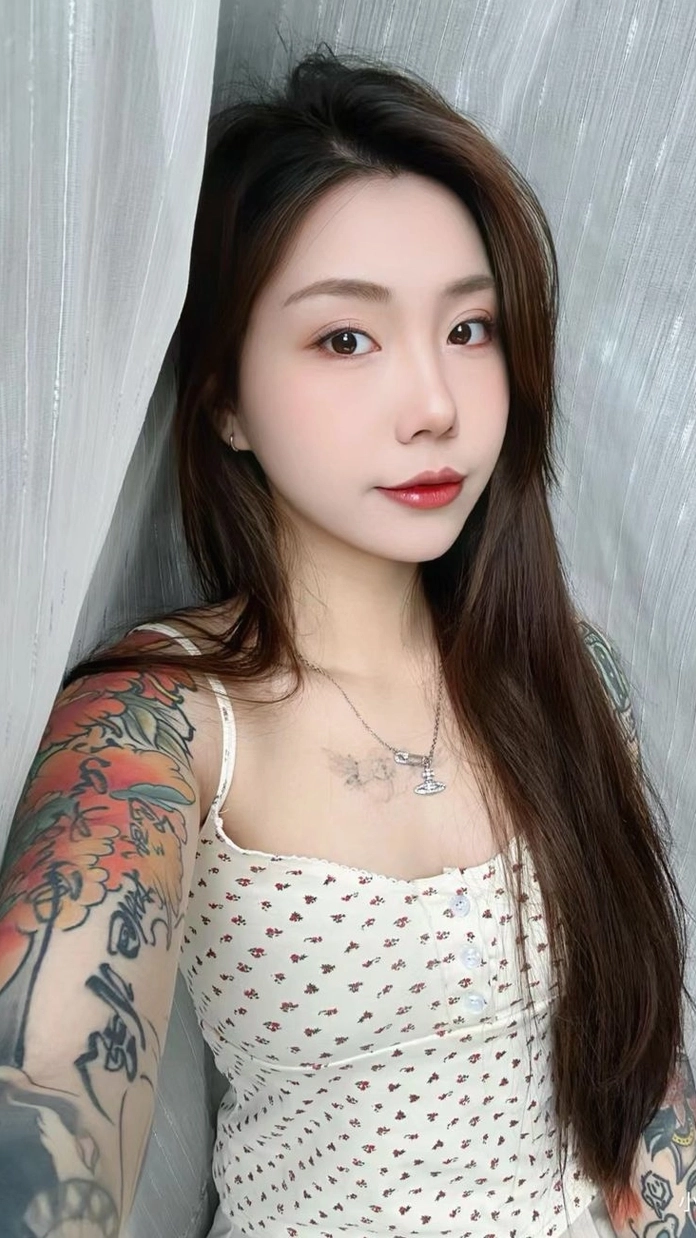 Gái xinh xăm hình thu hút mọi ánh nhìn