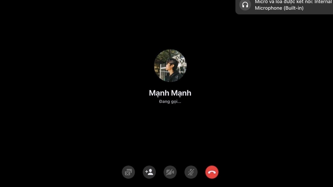 Giao diện cuộc gọi thoại đang diễn ra trên Messenger máy tính