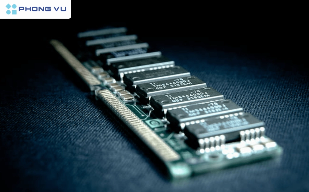 Giao diện Task Manager hiển thị mức sử dụng bộ nhớ và RAM của hệ thống