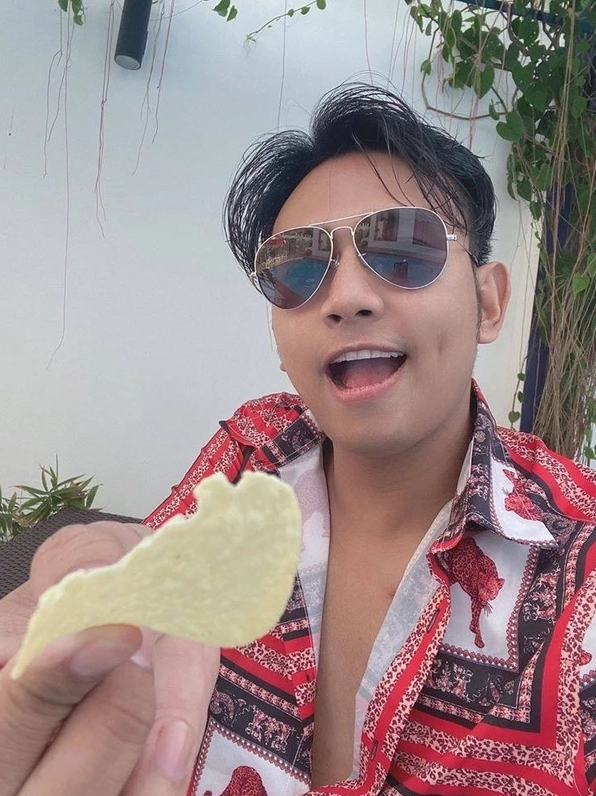 Gương mặt thèm ăn cực độ trong meme há miệng đút ăn