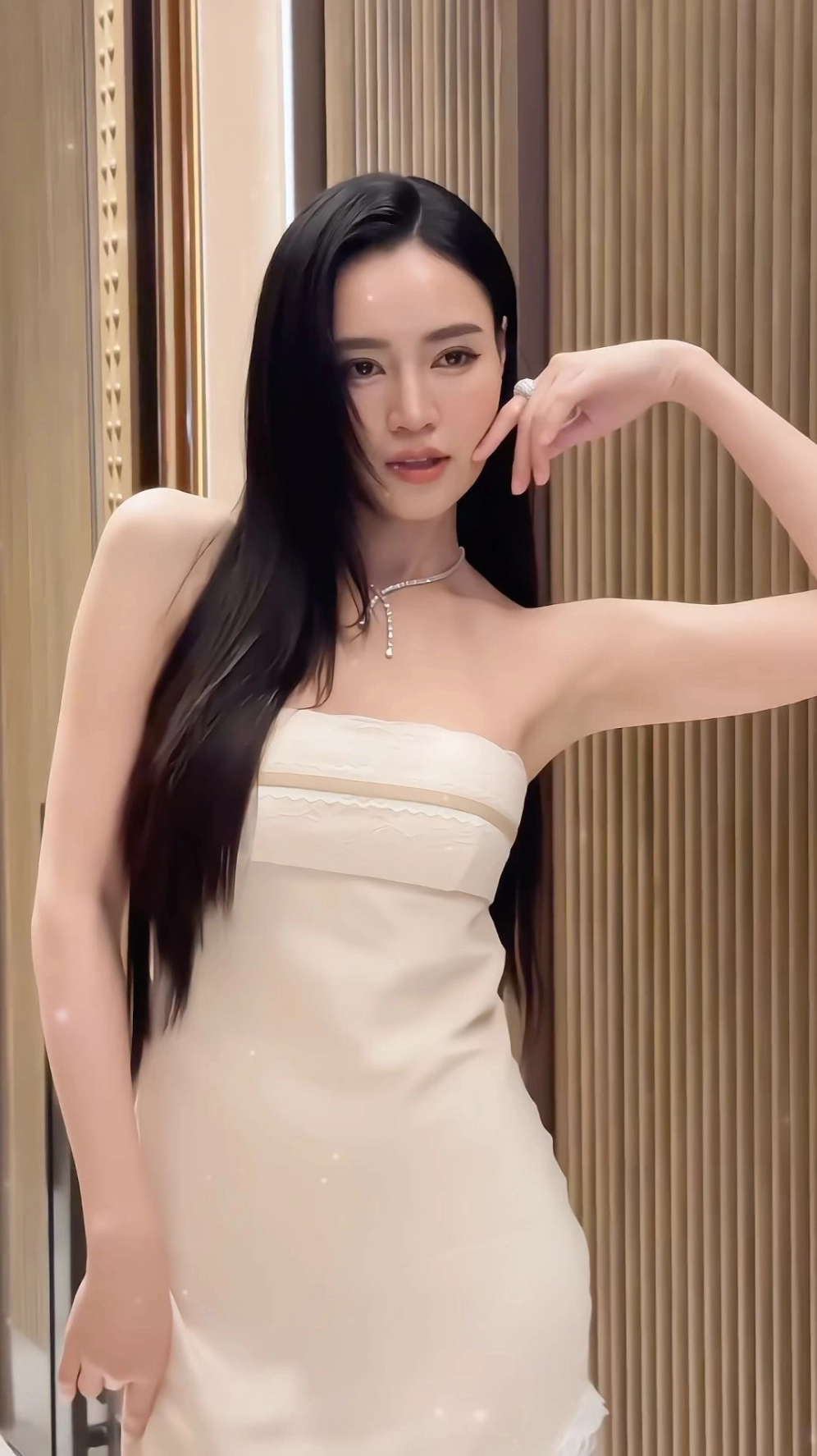 Gương mặt vạn người mê thu hút mọi ánh nhìn trên mạng xã hội