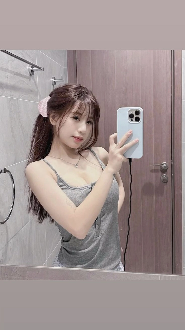 Ngắm trọn bộ ảnh gái xinh 2008 mặc bikini gợi cảm 6 Gương mặt với những đường nét sắc sảo của cô gái tuổi 16