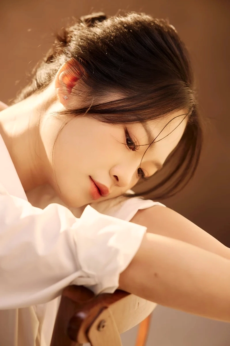 Bộ sưu tập ảnh gái cu te dễ thương khiến bạn không thể rời mắt 4 Hình ảnh cô gái cute trong một khung cảnh lãng mạn đầy chất thơ