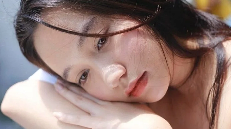 Tuyển tập ảnh vẽ cô gái buồn chất ngầu lôi cuốn nhất 14 Hình ảnh con gái buồn là sự kết hợp giữa vẻ đẹp dịu dàng và tâm trạng ảm đạm