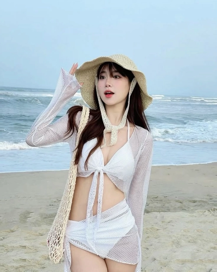 Hình ảnh gái xinh mặc bikini trắng đẹp không góc chết