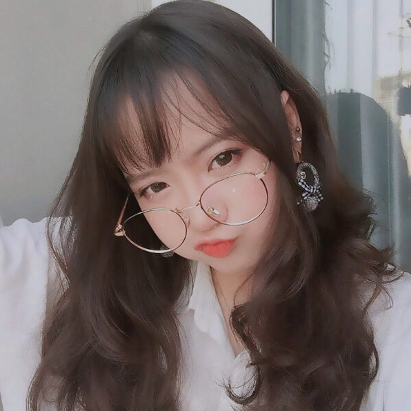 Bộ sưu tập ảnh gái xinh tóc dài đeo kính 2k4 đẹp nhất 2026 7 Hình ảnh gái xinh tóc dài đeo kính cá tính
