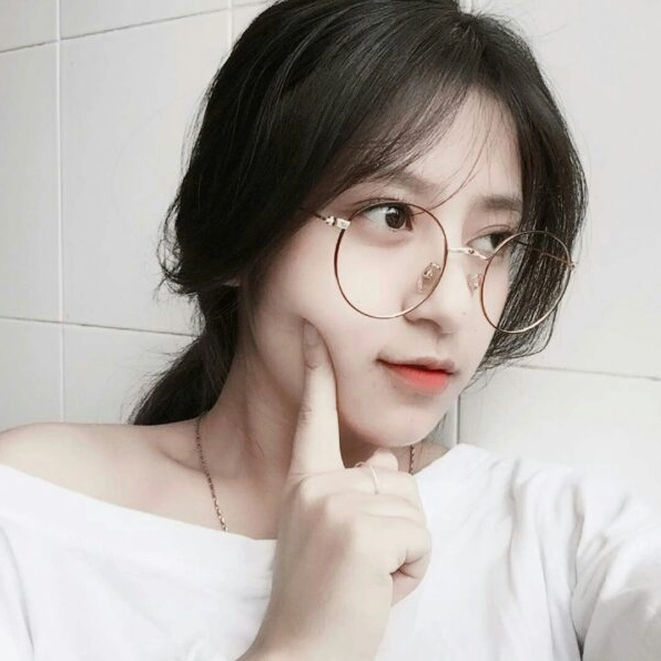 Bộ sưu tập ảnh gái xinh tóc dài đeo kính 2k4 đẹp nhất 2026 14 Hình ảnh gái xinh tóc dài đeo kính làm duyên