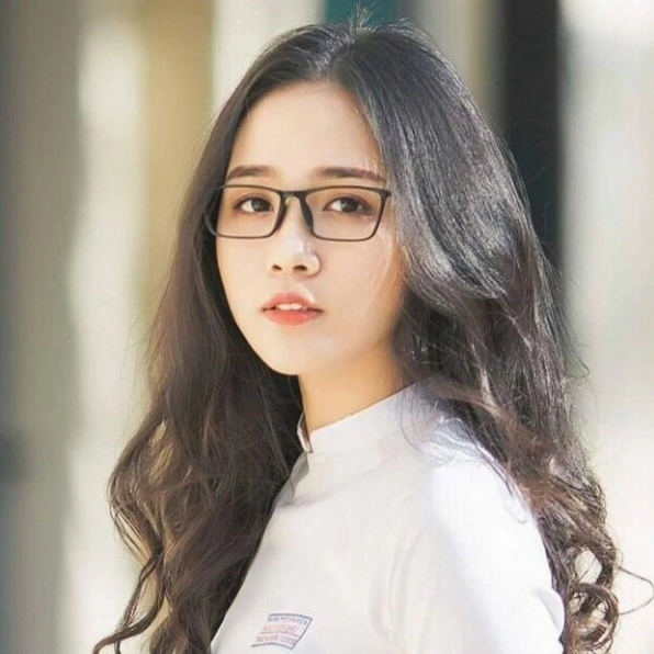 Bộ sưu tập ảnh gái xinh tóc dài đeo kính 2k4 đẹp nhất 2026 17 Hình ảnh gái xinh tóc dài đeo kính nét thơ ngây