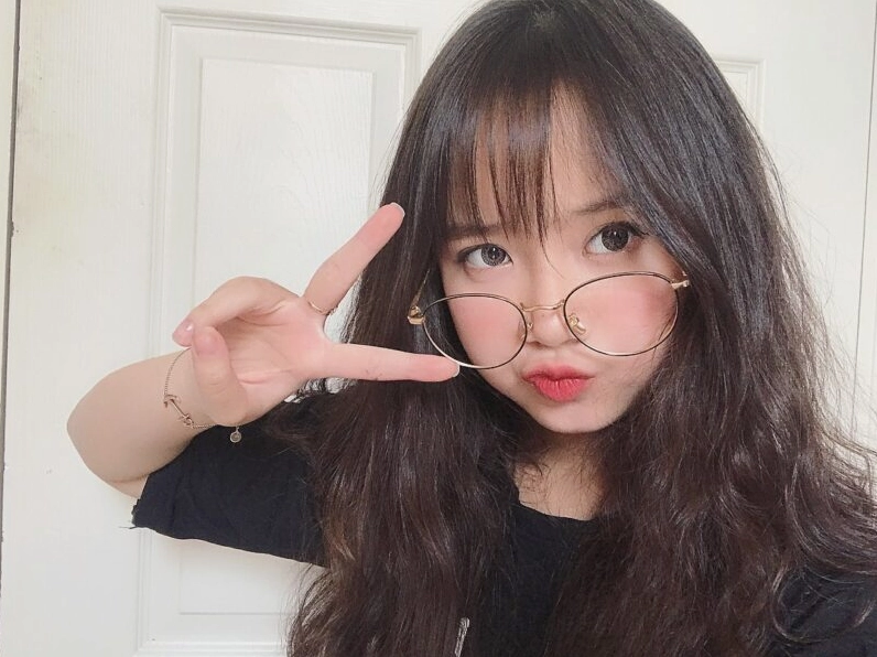 Bộ sưu tập ảnh gái xinh tóc dài đeo kính 2k4 đẹp nhất 2026 18 Hình ảnh gái xinh tóc dài đeo kính ngây thơ nhất