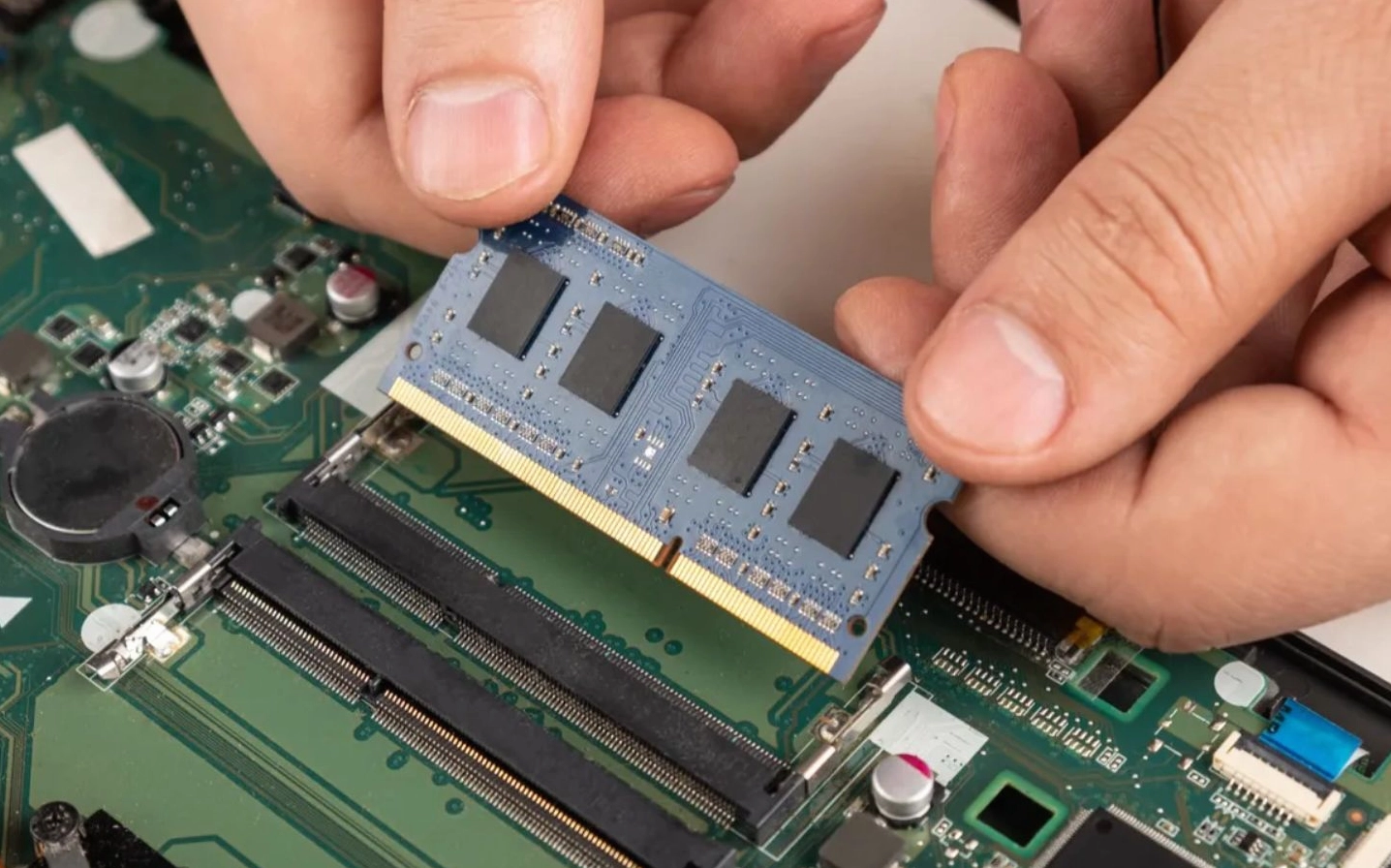 Hướng dẫn chi tiết cách mua RAM phù hợp với laptop giúp tối ưu hiệu suất 2 Hình ảnh minh họa một số lưu ý quan trọng để chọn RAM phù hợp với laptop