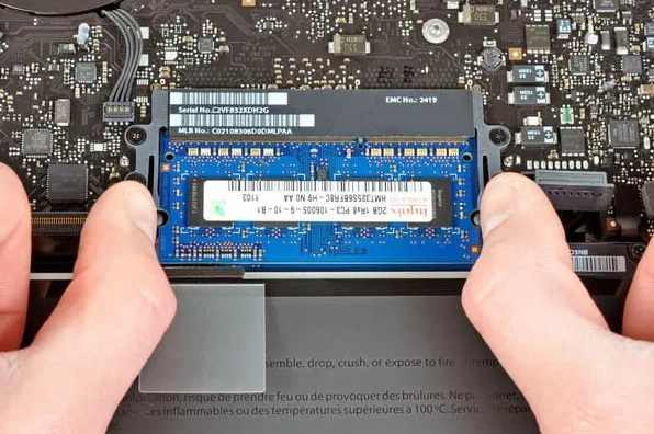 Hướng dẫn chi tiết cách mua RAM phù hợp với laptop giúp tối ưu hiệu suất 1 Hình ảnh minh họa việc chọn RAM đúng giúp tối ưu hiệu suất hoạt động của laptop