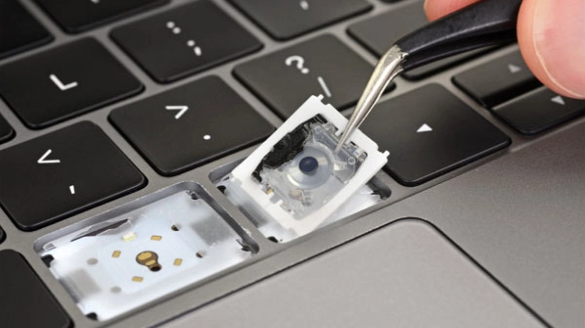 Hướng dẫn chi tiết cách lắp lại nút bàn phím laptop đơn giản tại nhà 1 Hình ảnh mô tả chi tiết các thành phần cấu tạo nên một phím bấm trên bàn phím laptop