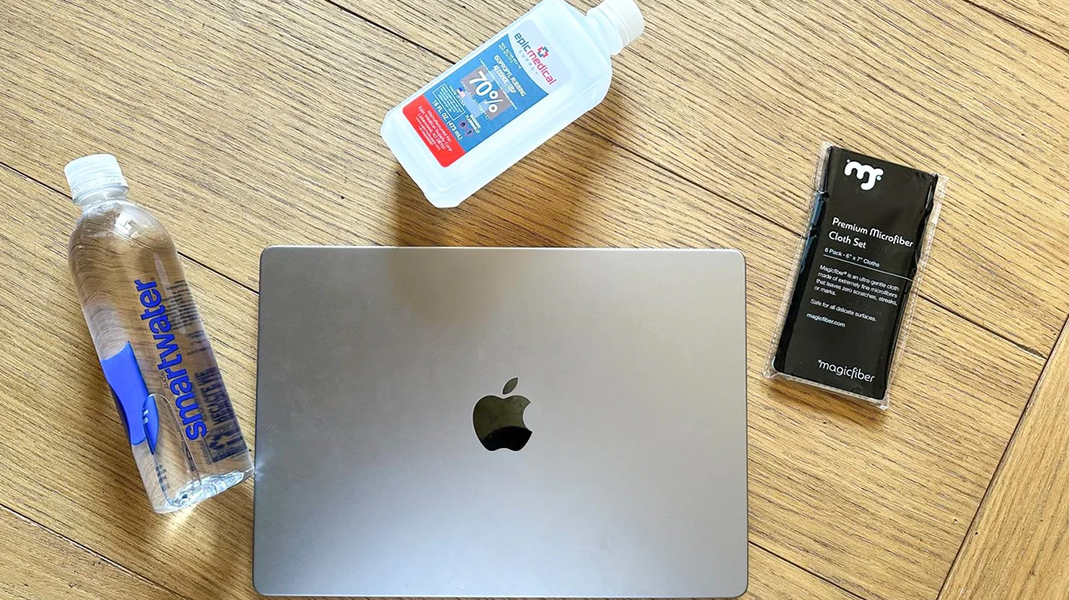 Hướng dẫn chi tiết cách lau màn hình laptop sạch bóng an toàn tại nhà 1 Hình ảnh mô tả lý do tại sao phải vệ sinh màn hình laptop thường xuyên