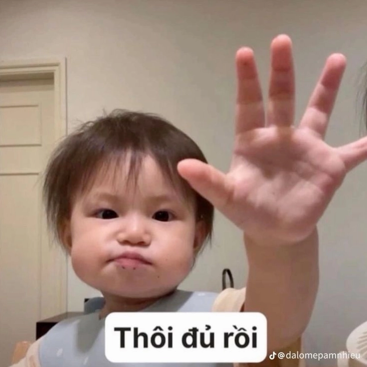 Hình em bé meme với nụ cười tươi rói