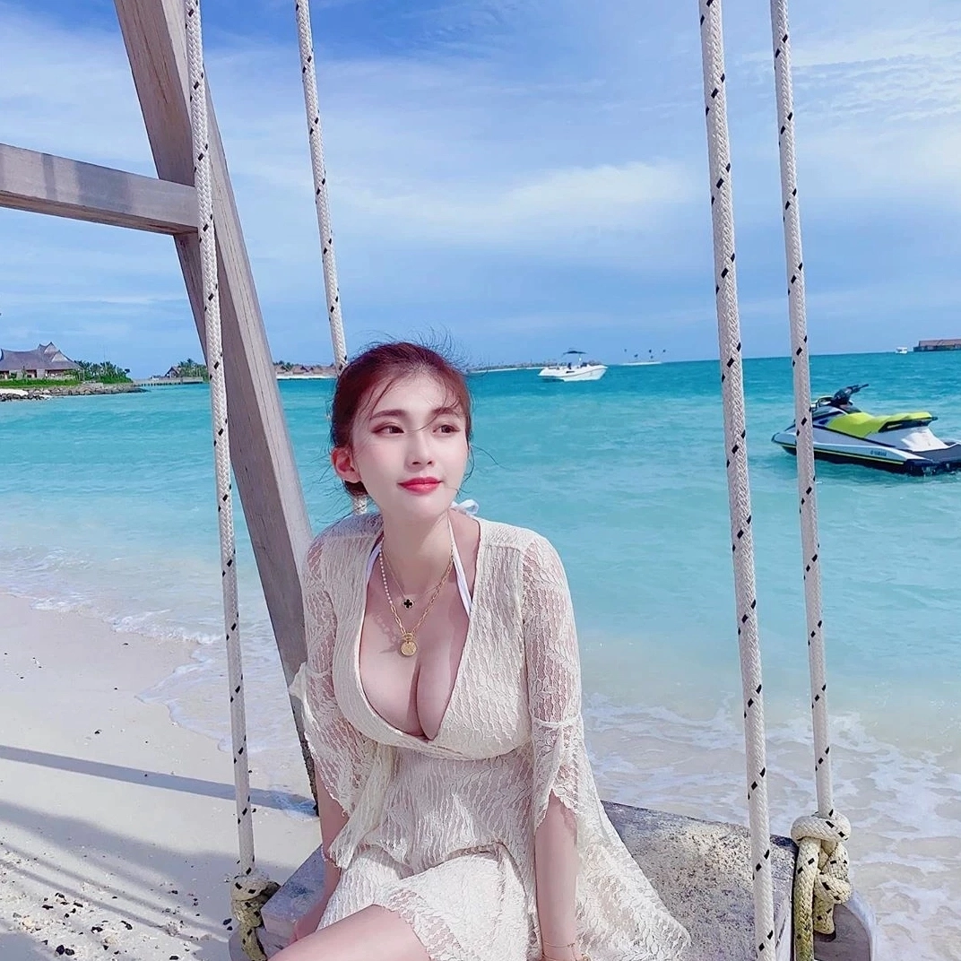 Hot girl khoe phong cách thời trang mộc mạc