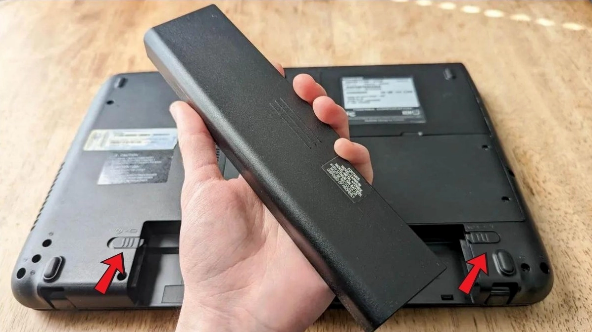 Hướng dẫn các bước thao tác để tháo pin trên dòng laptop Dell