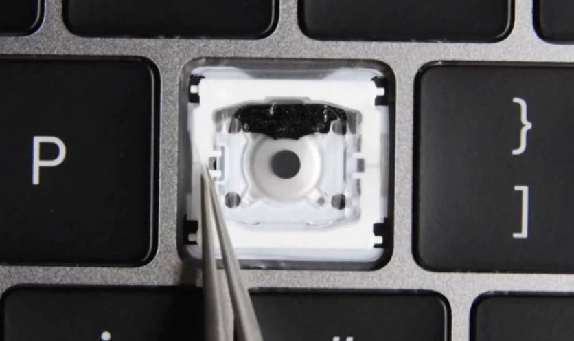 Hướng dẫn chi tiết cách lắp lại nút bàn phím laptop đơn giản tại nhà 5 Hướng dẫn cách dán lại núm cao su mới cho bàn phím laptop Dell