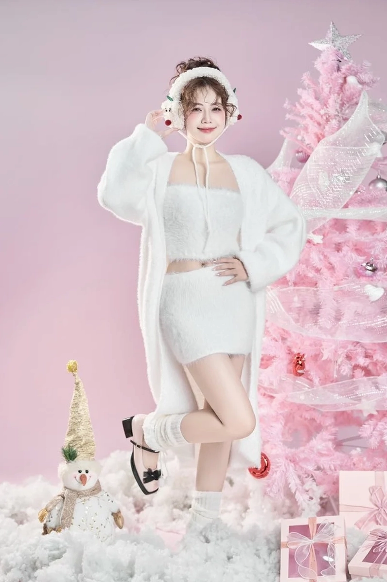 Khoảnh khắc đời thường ảnh gái xinh 2k đi chơi vui vẻ rạng rỡ