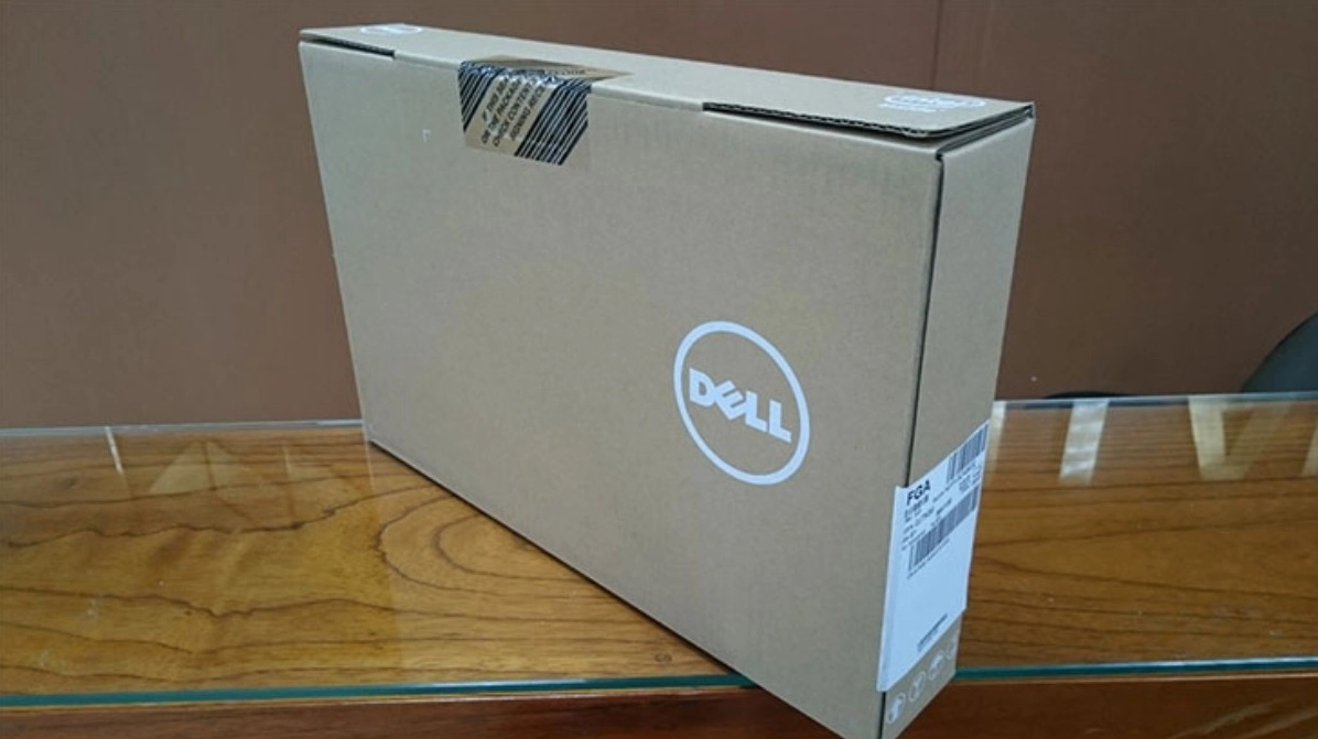 Hướng dẫn chi tiết cách test laptop mới mua chuẩn xác nhất năm 2026 1 Kiểm tra hộp và lớp seal bảo vệ bên ngoài của laptop mới