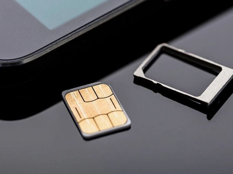 Kiểm tra khay sim và trạng thái sóng khi điện thoại không gọi được