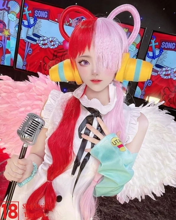 Bộ sưu tập 30 ảnh gái xinh One Piece mặc bikini nóng bỏng nhất 23 Màn cosplay Uta vô cùng đáng yêu và cuốn hút