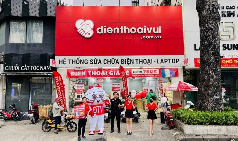 Mang máy tính đến trung tâm sửa chữa chuyên nghiệp để kiểm tra phần cứng