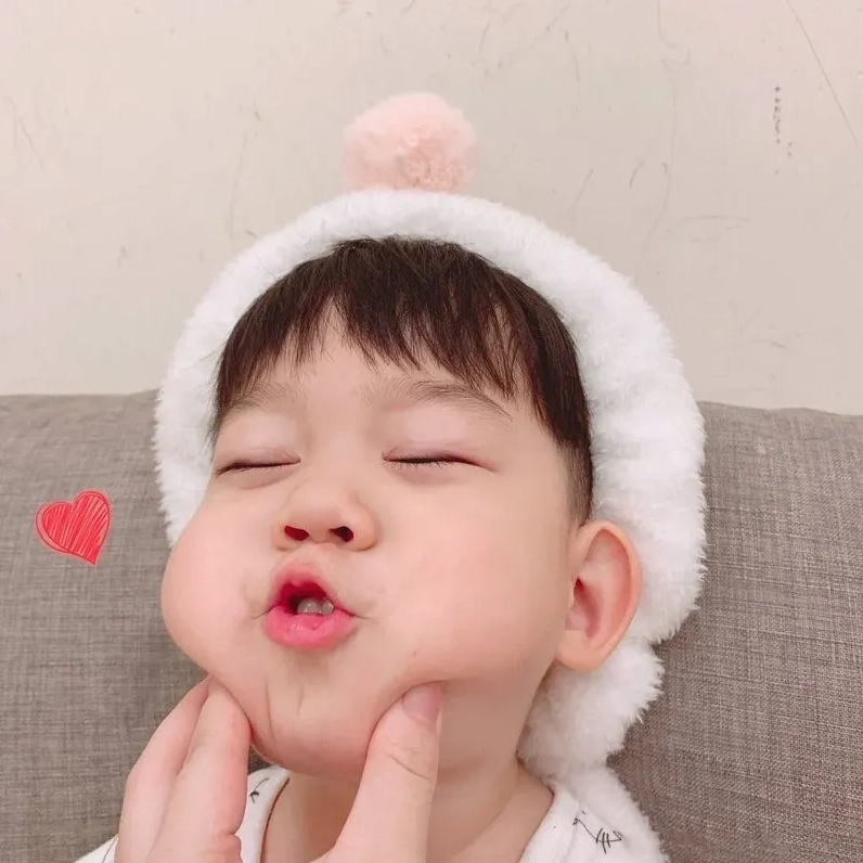 Meme chu môi với biểu cảm ngộ nghĩnh lan tỏa niềm vui